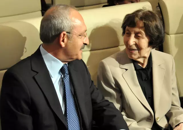 Rahşan Ecevit, CHP Genel Merkezi'nde Tiyatro İzledi