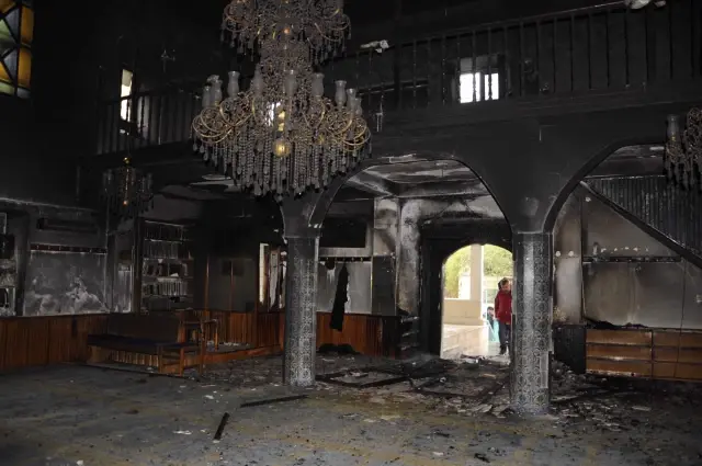 Kuşadası'nda Tarihi Camii Yandı