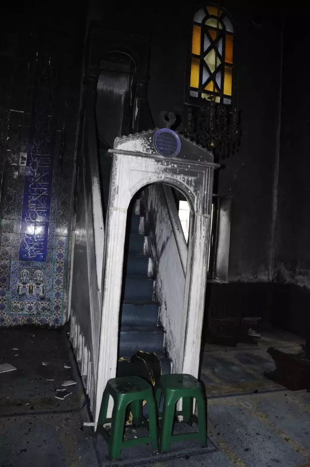 Kuşadası'nda Tarihi Camii Yandı
