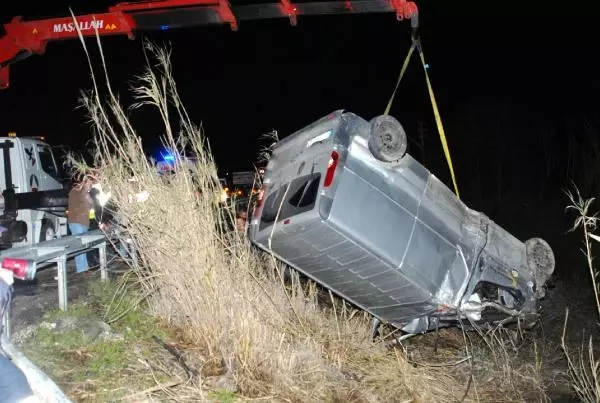 Serik'te Aşırı Hız Kazası: 1 Ölü, 2 Yaralı Serik'te Aşırı Hız Kazası: 1 Ölü, 2 Yaralı