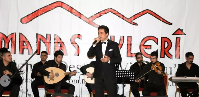 Zekai Tunca Sevilen Şarkılarını Sağlık Çalışanları İçin Seslendirdi Zekai Tunca Sevilen Şarkılarını Sağlık Çalışanları İçin Seslendirdi