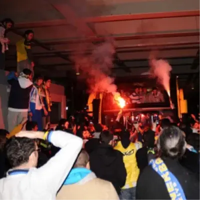 Fenerbahçe Universal'e Coşkulu Karşılama Fenerbahçe Universal'e Coşkulu Karşılama