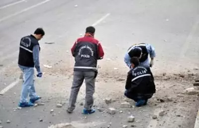 Şanlıurfa'da Bombalı Saldırı; 2 Polis Yaralı Şanlıurfa'da Bombalı Saldırı; 2 Polis Yaralı