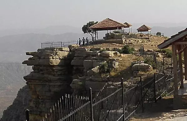 Kazayla Öldü' Denilen Esin Öğretmen Davasında, Olay Yerinde Keşif Yapılacak Kazayla Öldü' Denilen Esin Öğretmen Davasında, Olay Yerinde Keşif Yapılacak