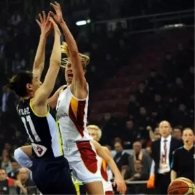 Galatasaray'a Fenerbahçe'den Ağır Darbe