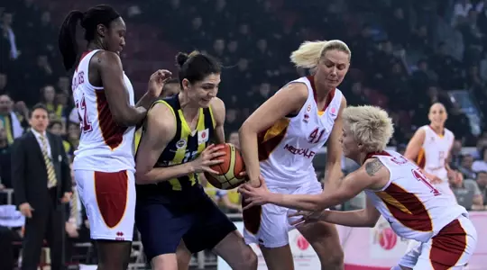 Galatasaray'ı da Yenen Fenerbahçe Finale Koşuyor