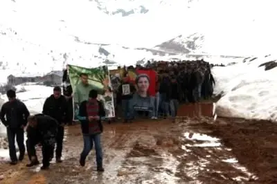 Öldürülen Kadın PKK'lı Toprağa Verildi Öldürülen Kadın PKK'lı Toprağa Verildi