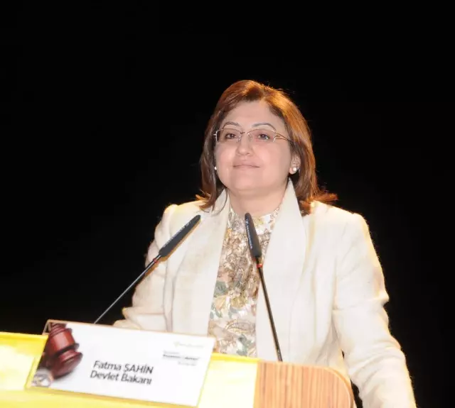 Bakan Şahin: Gençlere Evlilik Danışmanlığı Hizmeti Vereceğiz Bakan Şahin: Gençlere Evlilik Danışmanlığı Hizmeti Vereceğiz