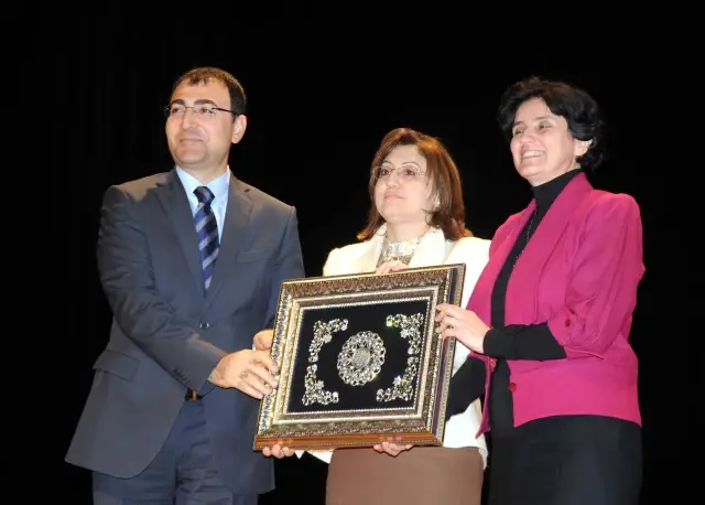 Bakan Şahin: Gençlere Evlilik Danışmanlığı Hizmeti Vereceğiz Bakan Şahin: Gençlere Evlilik Danışmanlığı Hizmeti Vereceğiz
