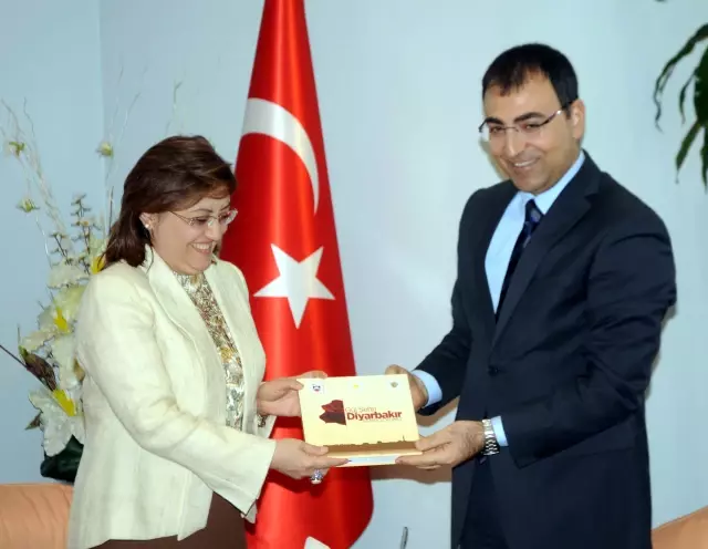 Bakan Şahin: Gençlere Evlilik Danışmanlığı Hizmeti Vereceğiz Bakan Şahin: Gençlere Evlilik Danışmanlığı Hizmeti Vereceğiz