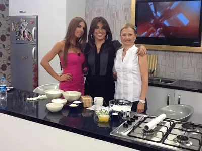 Aslı Hünel Yeni Albümüyle Beyaz TV'de
