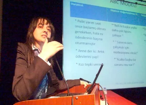 Doçent Özmen Evde Şiddet Gören Çocuk Okulda Arkadaşını Dövüyor Haberler