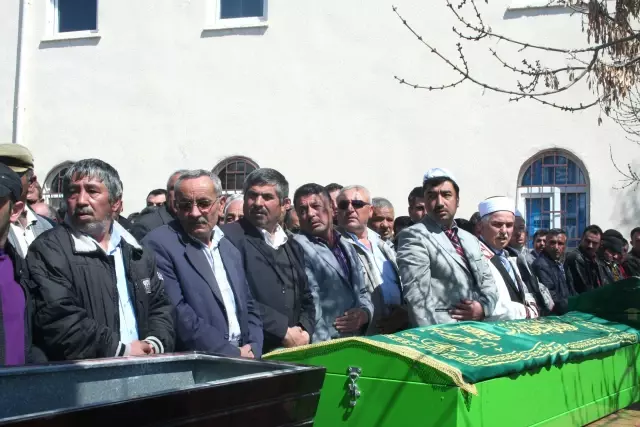 Sobadan Zehirlenen Aydın Ailesi Dualarla Nevşehir'de Toprağa Verildi Sobadan Zehirlenen Aydın Ailesi Dualarla Nevşehir'de Toprağa Verildi