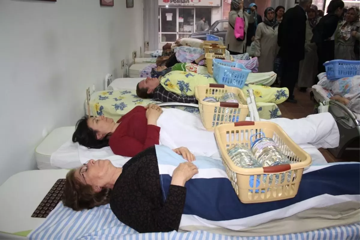 Bedava Yatak Icin Yaslilar Siraya Giriyor Tekirdag