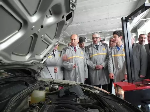 Oyak Renault Tan Otomotiv Lisesine 5 Laboratuvar Destegi Bursa