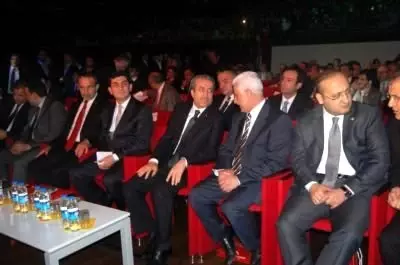 Başbakan Erdoğan'a 'Halkla En İyi İletişim Kuran Devlet Adamı' Ödülü Başbakan Erdoğan'a 'Halkla En İyi İletişim Kuran Devlet Adamı' Ödülü