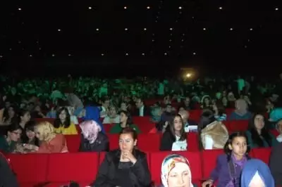 Başbakan Erdoğan'a 'Halkla En İyi İletişim Kuran Devlet Adamı' Ödülü Başbakan Erdoğan'a 'Halkla En İyi İletişim Kuran Devlet Adamı' Ödülü
