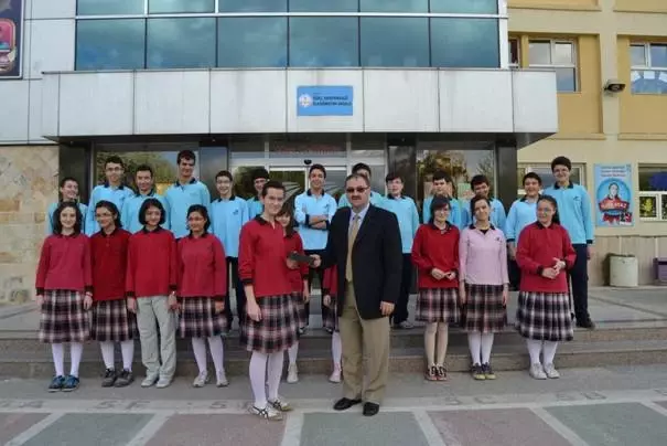 Egmo'da Türkiye'yi Temsil Edecek İki Servergazili Öğrenci Törenle Uğurlandı Egmo'da Türkiye'yi Temsil Edecek İki Servergazili Öğrenci Törenle Uğurlandı