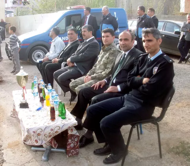 Araban'da Polis Halı Saha Futbol Turnuvası Düzenledi Araban'da Polis Halı Saha Futbol Turnuvası Düzenledi