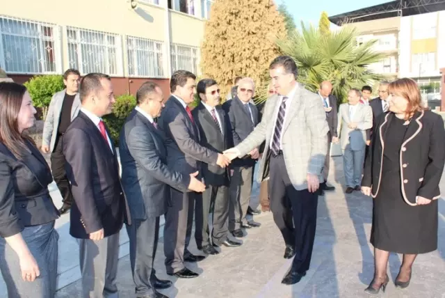 Vali Al'den Türkiye Birincisi Öğrencilere Ziyaret