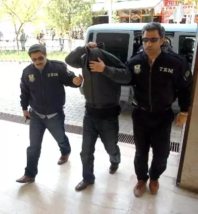 Çillioğlu Soruşturması'nda Gözaltına Alınan Emekli Asker Malatya Adliyesi'nde (2) Çillioğlu Soruşturması'nda Gözaltına Alınan Emekli Asker Malatya Adliyesi'nde (2)