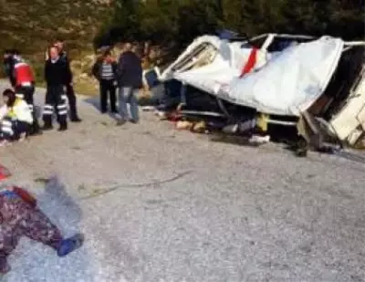 Otistik Öğrencileri Taşışan Minibüs Kontrolden Çıktı: 1 Ölü, 4 Yaralı
