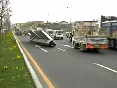 Türkiye Fırtınaya Teslim: 1 Ölü Türkiye Fırtınaya Teslim: 1 Ölü