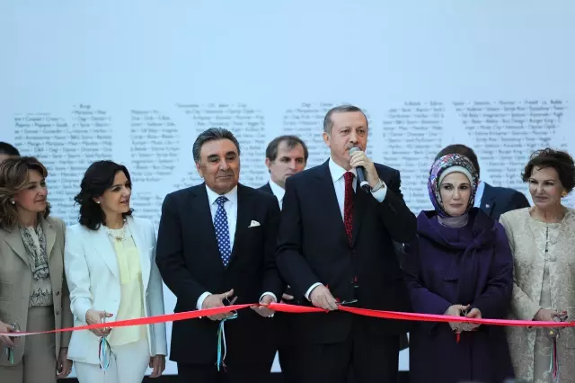 Başbakan Erdoğan'dan Yatırımcıya Türkçe Uyarısı Başbakan Erdoğan'dan Yatırımcıya Türkçe Uyarısı