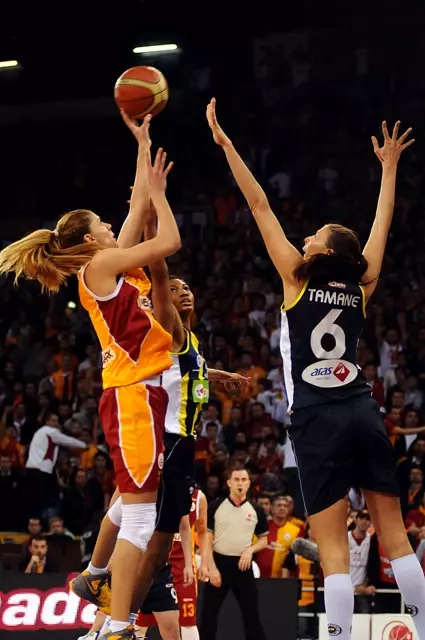 Kadınlar Basketbol Ligi'nde Şampiyon Fenerbahçe