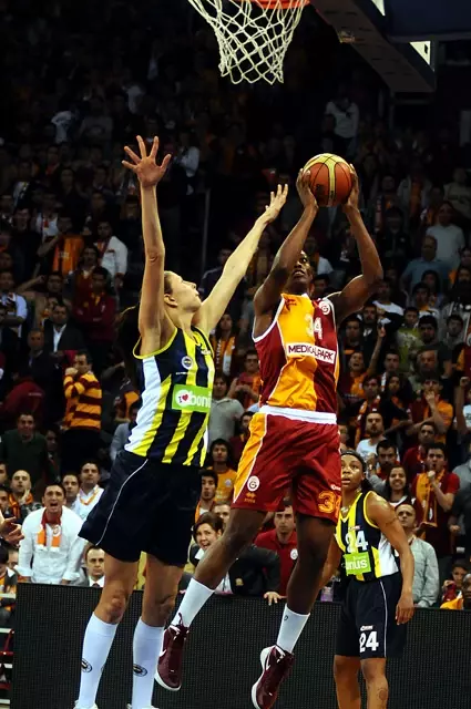 Kadınlar Basketbol Ligi'nde Şampiyon Fenerbahçe