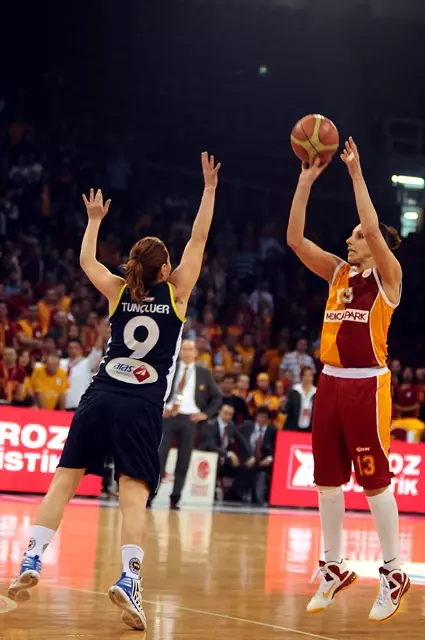Kadınlar Basketbol Ligi'nde Şampiyon Fenerbahçe