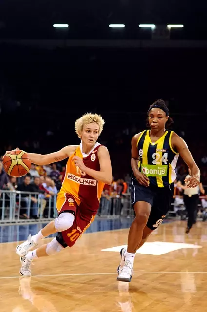 Kadınlar Basketbol Ligi'nde Şampiyon Fenerbahçe
