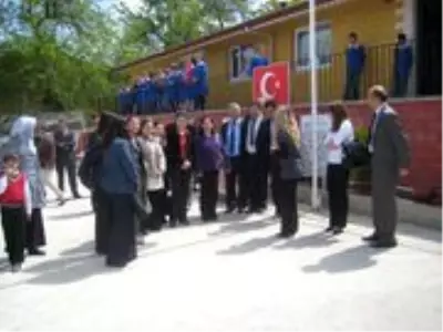 Öğretmenler İletişimi Güçlendirmek İçin Diğer Okulları Ziyaret Ediyor