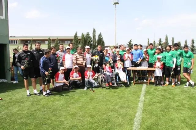 Rehabilitasyon Öğrencilerinden Akhisar Belediyespor'a Moral Desteği