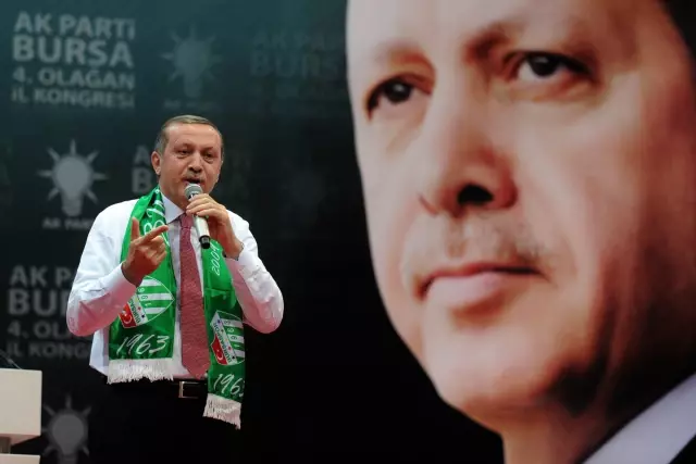 Erdoğan: Türkiye'yi 3,5 Teröriste Teslim Etmeyiz Erdoğan: Türkiye'yi 3,5 Teröriste Teslim Etmeyiz