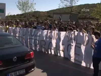 Fenerbahçe'ye Taraftarından Coşkulu Uğurlama Fenerbahçe'ye Taraftarından Coşkulu Uğurlama