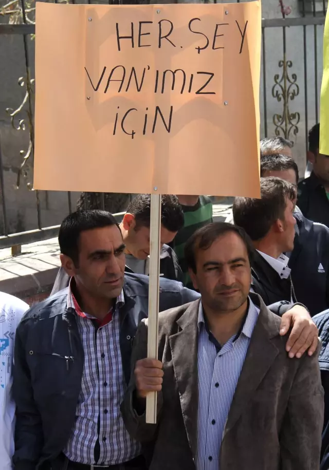 Geçici İşçiler Güvence İstiyor Geçici İşçiler Güvence İstiyor