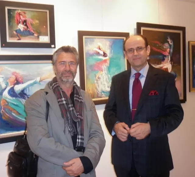 Ressam Kasap, İstanbul'da 'Efe Kadınlarımız' Resim Sergisi Açtı Ressam Kasap, İstanbul'da 'Efe Kadınlarımız' Resim Sergisi Açtı