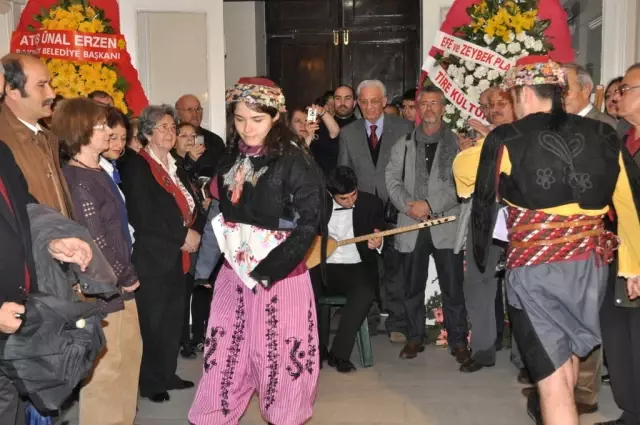 Ressam Kasap, İstanbul'da 'Efe Kadınlarımız' Resim Sergisi Açtı Ressam Kasap, İstanbul'da 'Efe Kadınlarımız' Resim Sergisi Açtı