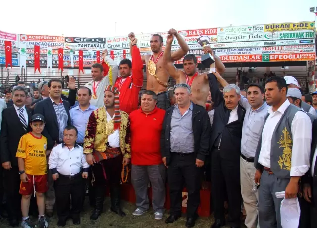 Kumluca Yağlı Güreşleri Başpehlivanı Ali Gürbüz Oldu Kumluca Yağlı Güreşleri Başpehlivanı Ali Gürbüz Oldu
