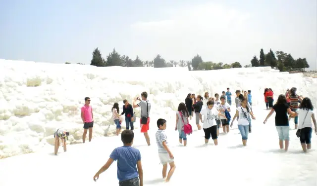 Kula Kenan Evren İlköğretim Okulu'ndan Pamukkale Gezisi Kula Kenan Evren İlköğretim Okulu'ndan Pamukkale Gezisi
