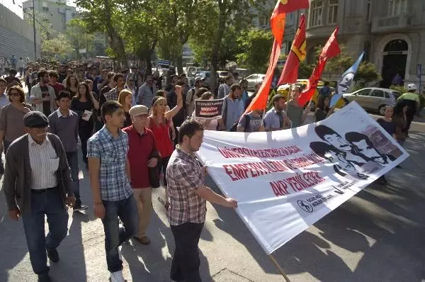 Deniz Gezmiş ve Arkadaşları İçin Dolmabahçe'ye Yürüdüler Deniz Gezmiş ve Arkadaşları İçin Dolmabahçe'ye Yürüdüler
