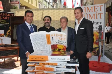 İçinden Roman Geçen Sokak İçinden Roman Geçen Sokak