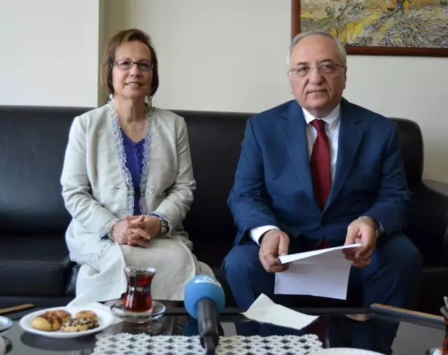 İzmirli Hekimin Büyük Başarısı İzmirli Hekimin Büyük Başarısı