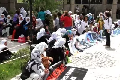 Van'da BDP'li Kadınlara Operasyon; 14 Gözaltı Van'da BDP'li Kadınlara Operasyon; 14 Gözaltı