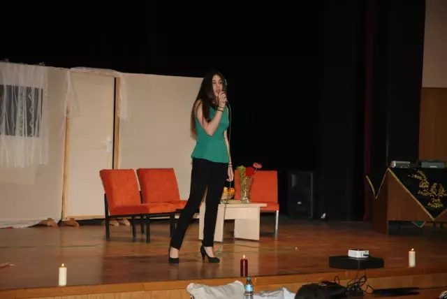 Öğrencilerden 'Şiir Ziyafeti' Öğrencilerden 'Şiir Ziyafeti'