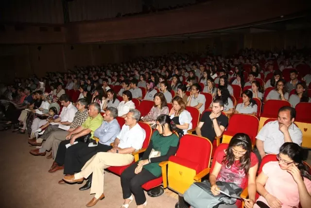 Öğrencilerden 'Şiir Ziyafeti' Öğrencilerden 'Şiir Ziyafeti'