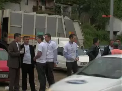 Kosova'da Cumhurbaşkanı ve Başbakan Çöp Topladı Kosova'da Cumhurbaşkanı ve Başbakan Çöp Topladı