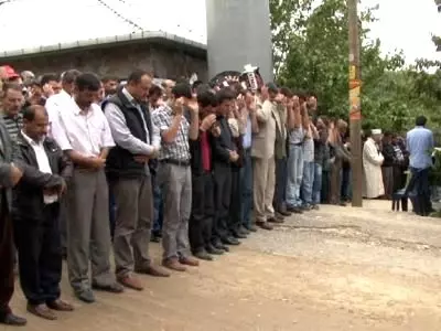 Yıldırım Kurbanı Kardeşler Toprağa Verildi