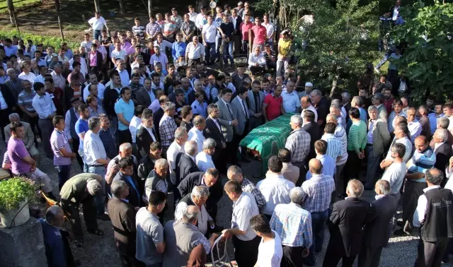 Maden Kazasında Ölen İşçi Defnedildi Maden Kazasında Ölen İşçi Defnedildi